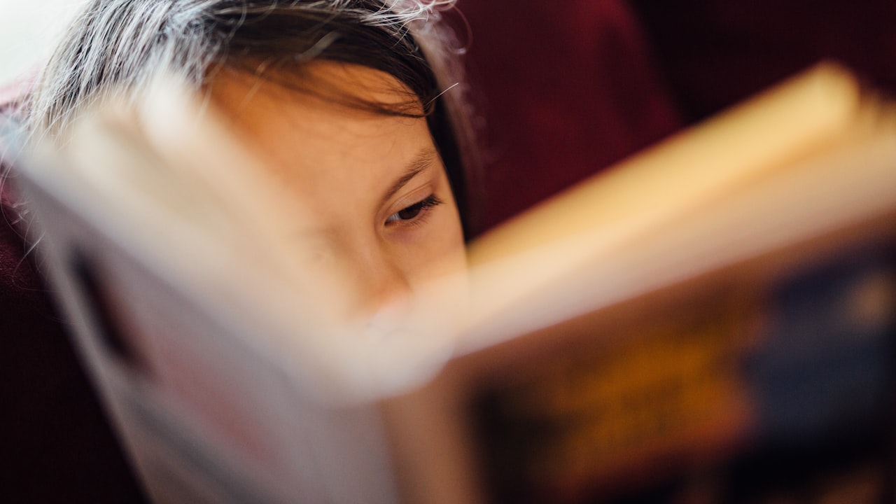 Pourquoi lire des histoires à son enfant ? Les bienfaits prouvés, par âge
